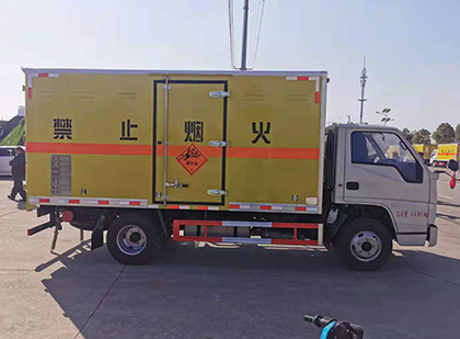 华坪爆破器材运输车
